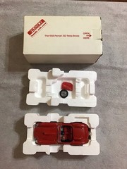 Danbury Mint 1958 FERRARI 250 TESTA ROSSA 1:24 Precision Metal Diecast