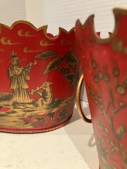 VTG RARE PAIR RED/GOLD CHINOISERIE TOLE CACHE POTS, GOLT GILT HOLLYWOOD REGENCY