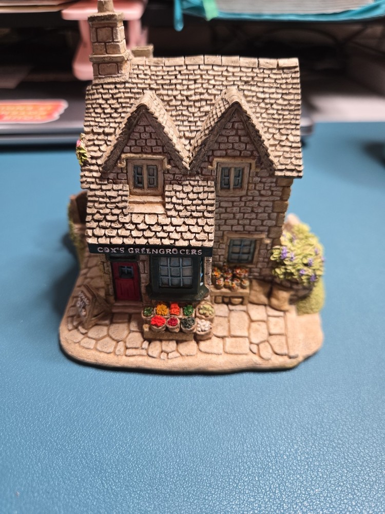 Lilliput Lane Village Shops The Greengrocers Mint in original box