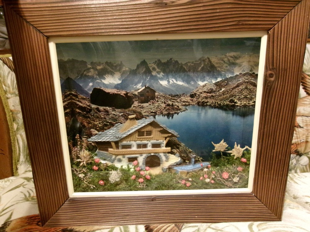 MOUNTAIN LIVING FAMILY BOX FRAME VINTAGE HANDMADE SOLD AS IS