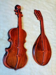 VINTAGE “ROYAL” CAST METAL VIOLIN & MANDOLIN WALL HANGING 18″ ORANGE 60’S 70’S