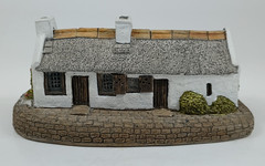 Lilliput Lane “Burns Cottage”, Hand Made Cumbria, United Kingdom.