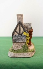 David Winter Hogs Head Beer House. In original box with a COA.
