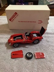 Danbury Mint 1958 FERRARI 250 TESTA ROSSA 1:24 Precision Metal Diecast