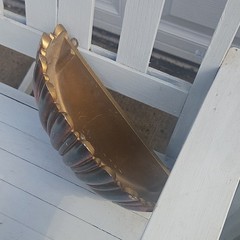 Vintage Syroco Shell Wall Pocket Wall Hanging, Gold toned Decor, Made in USA