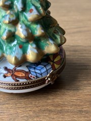 Authentic Rare Limoges Peint Main Christmas Tree Retired Trinket Box Signed