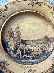 VINTAGE 8.5” PYROGRAPHY WOODEN PLATE-“HUNFELD KIOSTER” FOLK ART