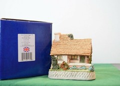 David Winter The Model Dairy In original box with COA. Guild # 21.