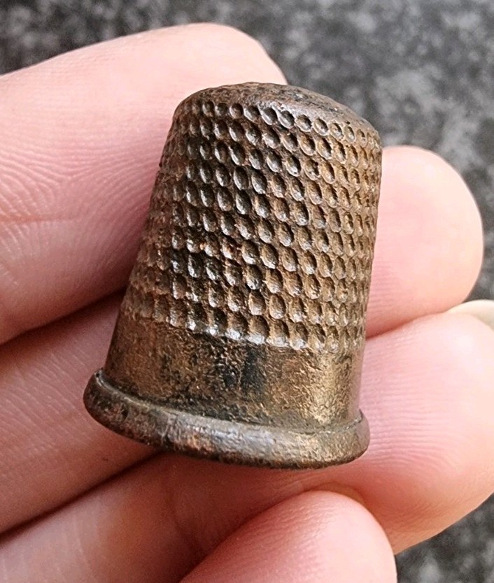 Post Medieval Thimble Antique Metal Detecting Find 21x17mm (19)