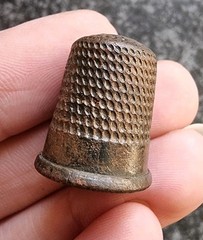 Post Medieval Thimble Antique Metal Detecting Find 21x17mm (19)