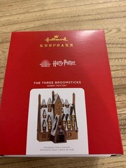 Hallmark Keepsake Ornament 2021 Harry Potter The Three Broomsticks Castle House
