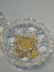 Killarney Book Of Kells Ireland 24% Crystal 24K Gold Trinket Dish Gold Base Tag