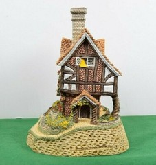 David Winter Lace Makers Cottage. In original box with COA.