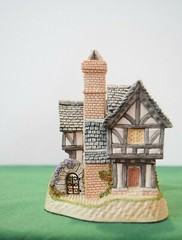 David Winter Cottages Inglenook Cottage Mint in its original box.