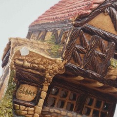 Vintage Hand Made ceramic Painted Cottage Home Decor David Winter (?)