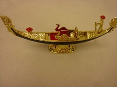 VINTAGE VENEZIA GONDOLA W/GONDOLIER ITALY SOUVENIER ORIGINAL PACKAGING