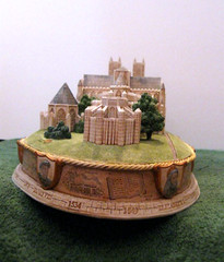 Lilliput Lane Westminster Abbey. Mint in its original box with a deed.