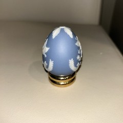 FRANKLIN MINT PARIAN STYLE EGG WITH STAND VTG 1988 COLLECTOR’S TREASURY OF EGGS