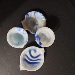 VINTAGE 4 AKRO AGATE Blue Slag Glass Shell , Trinket Holder And Sm Vases