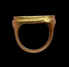 MAGNIFICENT ANCIENT ROMAN GOLD INTAGLIO RING – 2nd Century AD (AQ1)