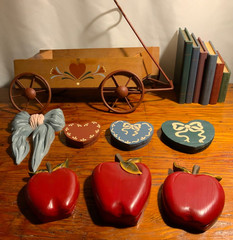 Vintage Assortment Homco Apples Hearts Wagon Shelf Books Bow Wall Decor