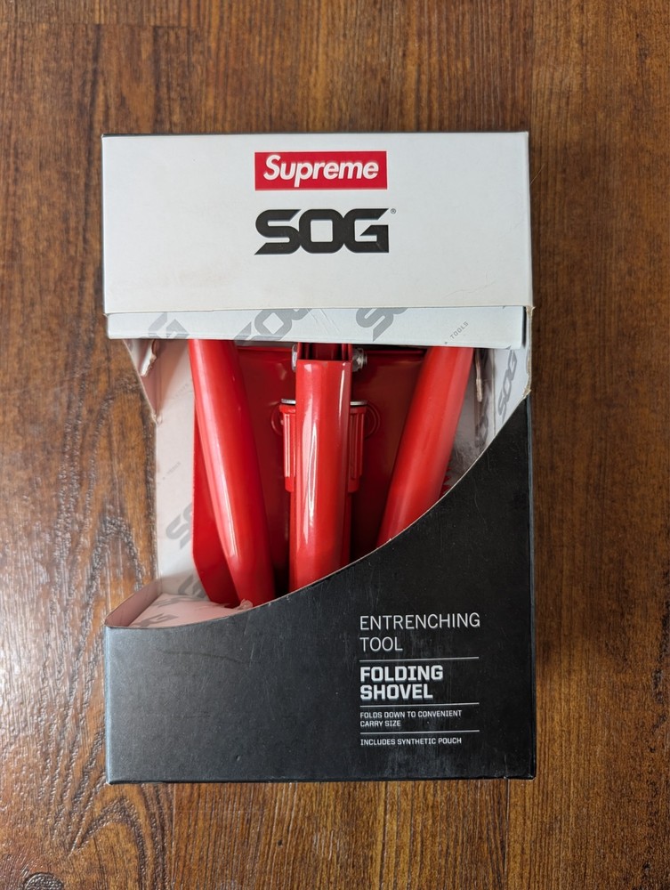 Supreme x SOG Folding Shovel Red Entrenching Tool Collapsible Brand New FW17