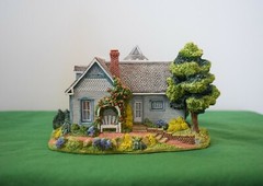 Lilliput Lane Spring Victorian. Mint in its original box with a deed.