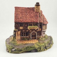 Vintage Hand Made ceramic Painted Cottage Home Decor David Winter (?)