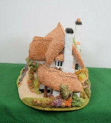 Lilliput Lane Periwinkle Cottage Mint in original box with a deed.