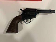 Daisy Red Ryder CO2 BB Pistol New in Box -Includes Co2 Cartridge & 1 BB Packs