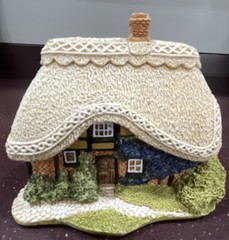 Lilliput Lane 1990 “Bramble Cottage” English Collection.
