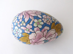 Vtg. Chinese Cloisonne EGG Multicolor Floral Enamel Chrysanthemum Decor.