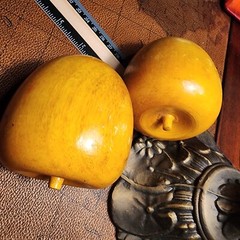 Vintage 2 WOODEN Golden APPLEs Hand carved hand painted Unbranded Beautiful