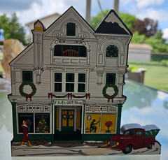 Vintage Sheila’s Houses 2000 Seven Arts House Stockbridge MA Christmas Village