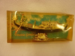 VINTAGE VENEZIA GONDOLA W/GONDOLIER ITALY SOUVENIER ORIGINAL PACKAGING