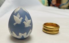 FRANKLIN MINT Egg Blue Parian-Style Porcelain 1988 Collectors Treasury Of Eggs
