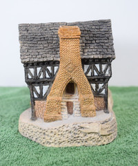 David Winter Tudor Manor House Mold 2. In excellent condition.