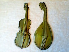 VINTAGE “ROYAL” CAST METAL VIOLIN & MANDOLIN OLIVE GREEN WALL DECOR HANGING 18″