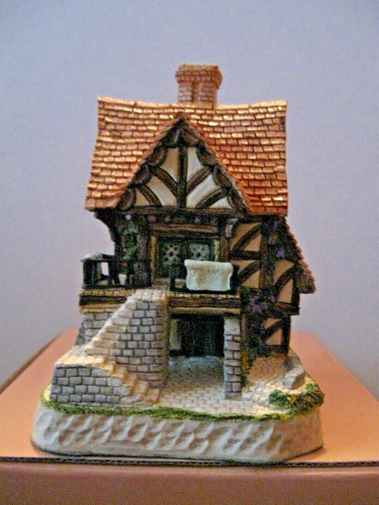 David Winter Cottages The Weavers Lodgings In excellent condition, boxed.