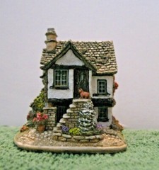 Lilliput Lane Pillar Cottage Hawksheak Mint in box with a deed. L2601