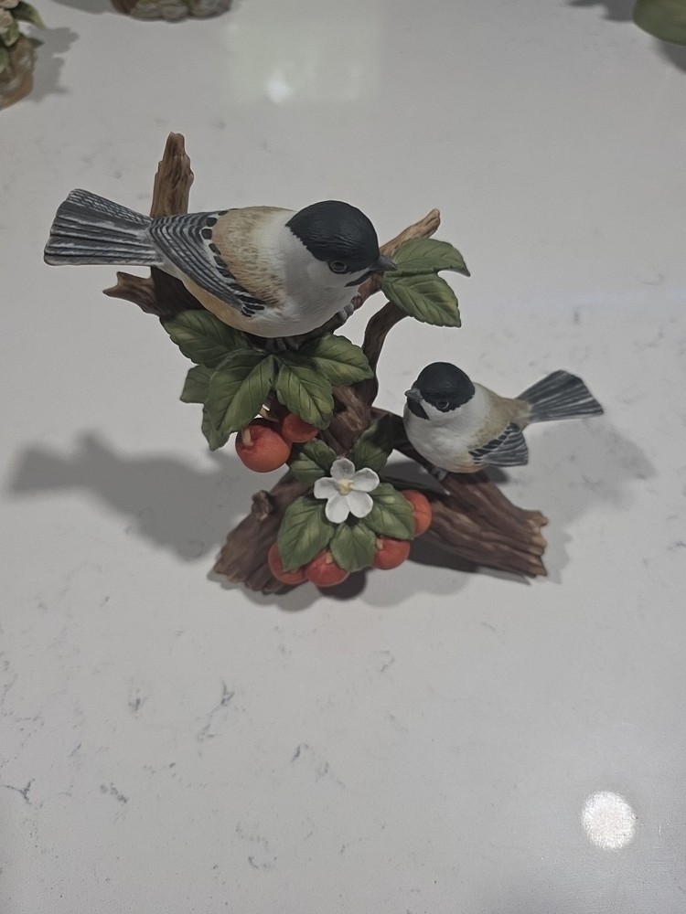 HOMCO 11164-02 Masterpiece Bird Chickadee With Fruit Classic Porcelain 2002