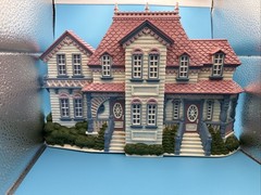Burwood 12”Victorian Mansion House Plastic Wall Hanging Decor Pink. Vintage