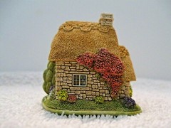 Lilliput Lane Collectibles Pride and Joy. Mint in original box with deed. L2510