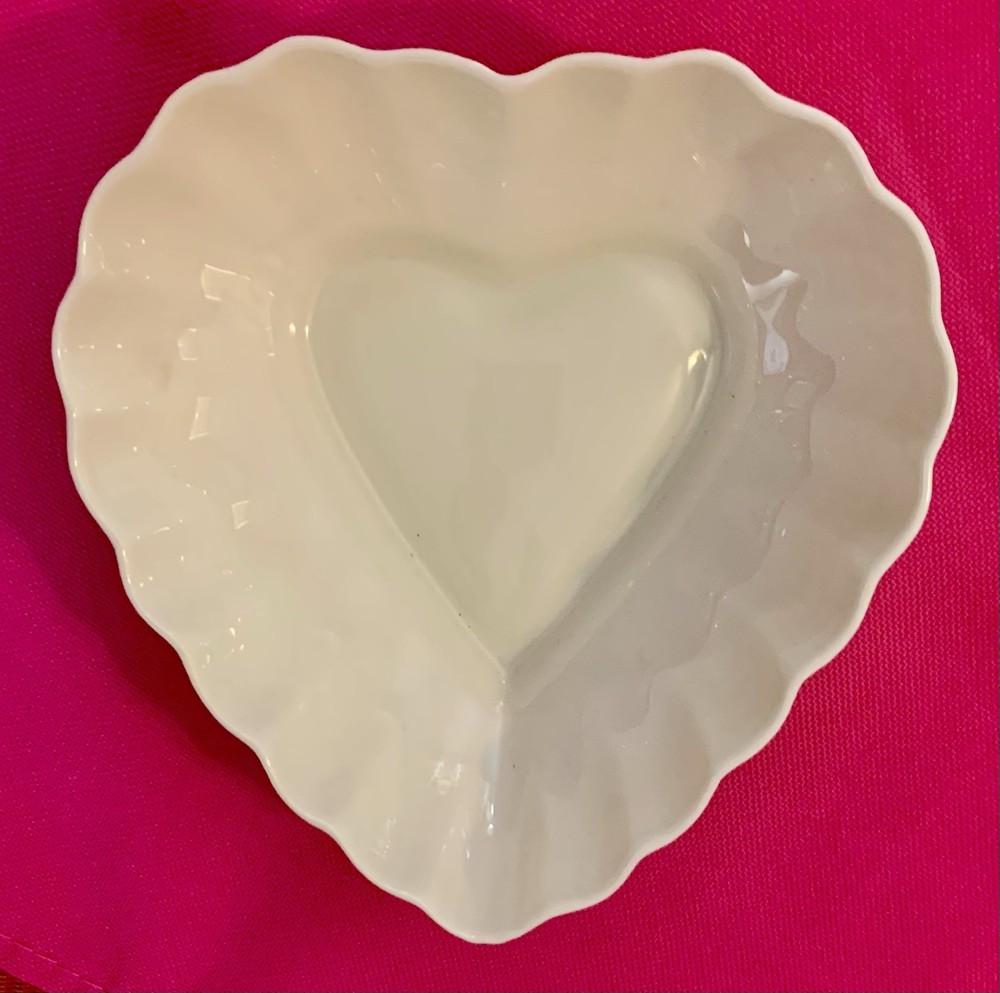 VTG Belleek Porcelain HEART SHAPED TRINKET DISH Scalloped & Ruffled Edge Ireland
