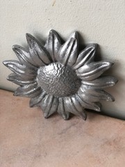 Lovely Vintage or Antique Sunflower Rosette – Cast Metal, architectural salvage