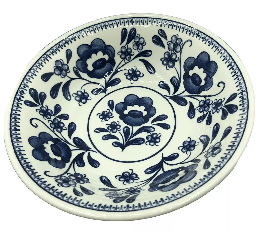 VINTAGE Unmarked Blue And White Floral Bowl 6 “
