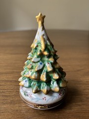 Authentic Rare Limoges Peint Main Christmas Tree Retired Trinket Box Signed