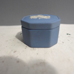 Wedgwood Jasperware 8 Sided Small Pill Trinket Box