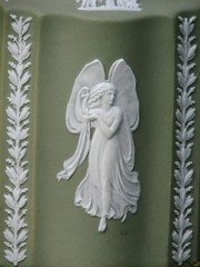 WEDGWOOD RARE TEA CADDY GREEN DIP JASPER AND WHITE RELIEFS OF ZEPHYRS AND GARLAN