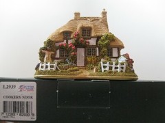 Lilliput Lane Cookery Nook Mint in its original box with a deed. L2939